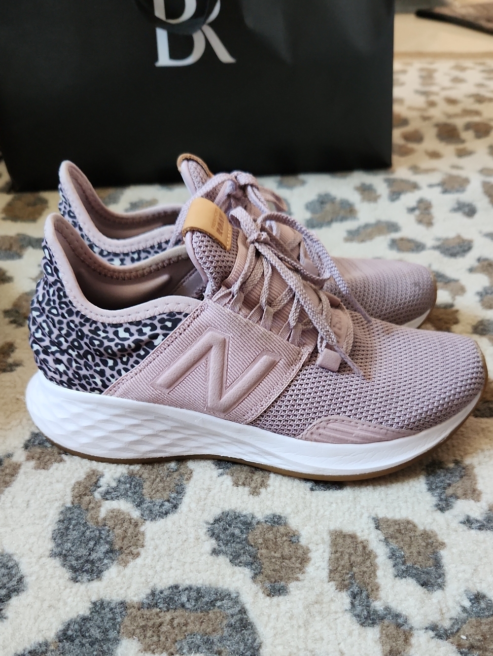 New Balance Women's Dusty Pink Mesh Athletic Sneakers with Leopard Heel Sz 6